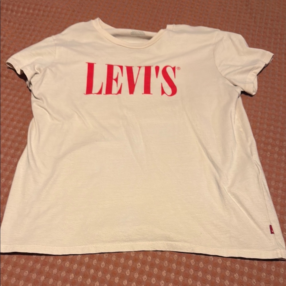 Levi's T-Shirt with Red Logo